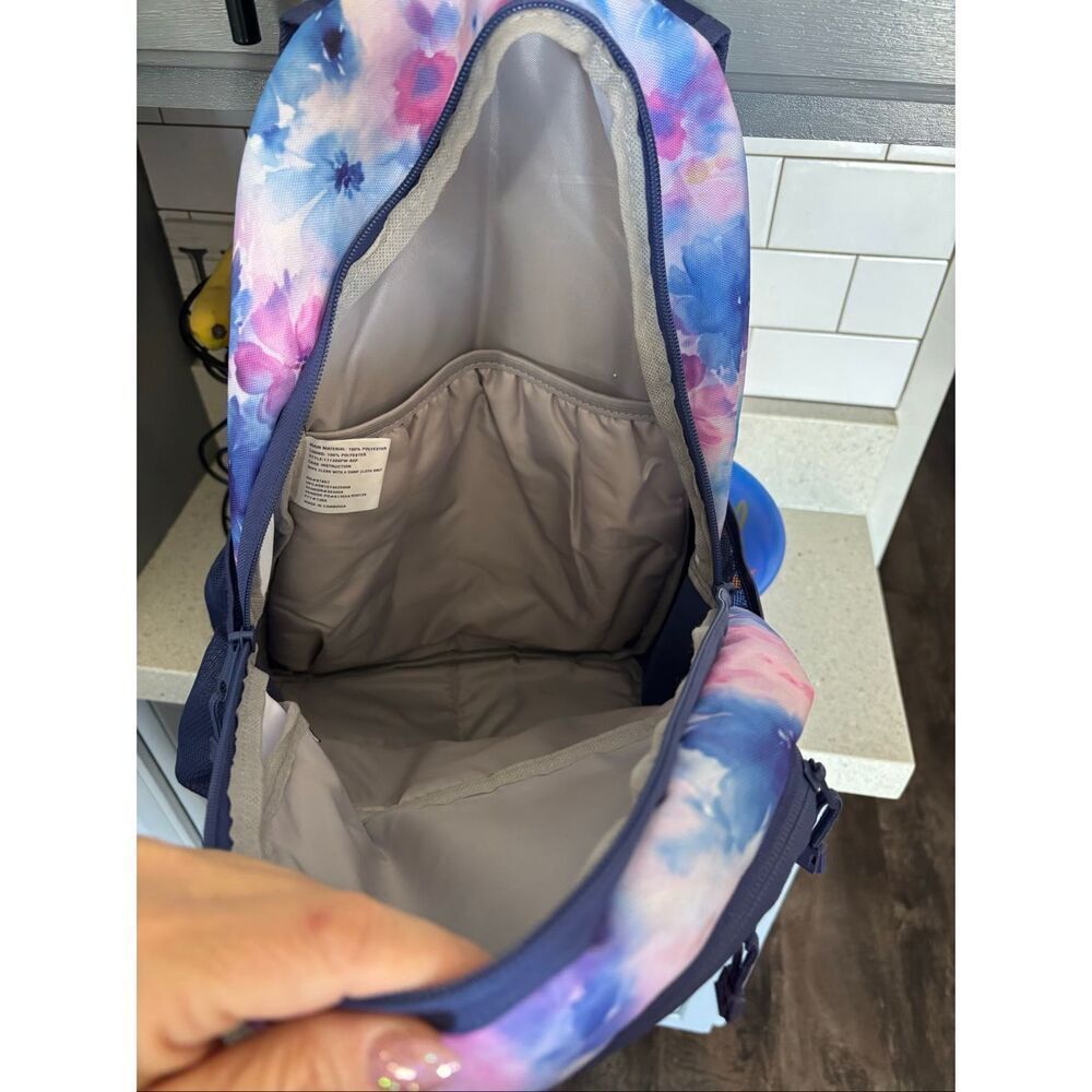 Backpack  - Picture 5 of 8
